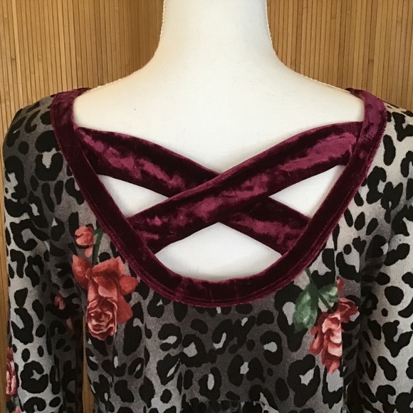 NWOT ODDY Leopard ‘n Roses Top, Velvet Trim, Med - Picture 3 of 9